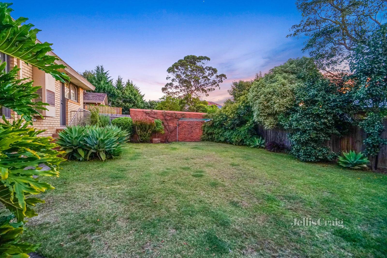 2 Penleigh Court, Mount Waverley image 15