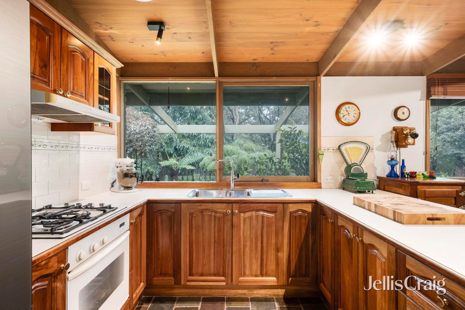 2 Poynton Avenue, Ringwood image 8