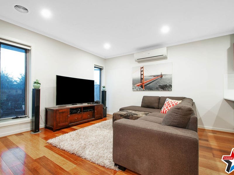 2 Prestige Close, Mooroolbark image 2