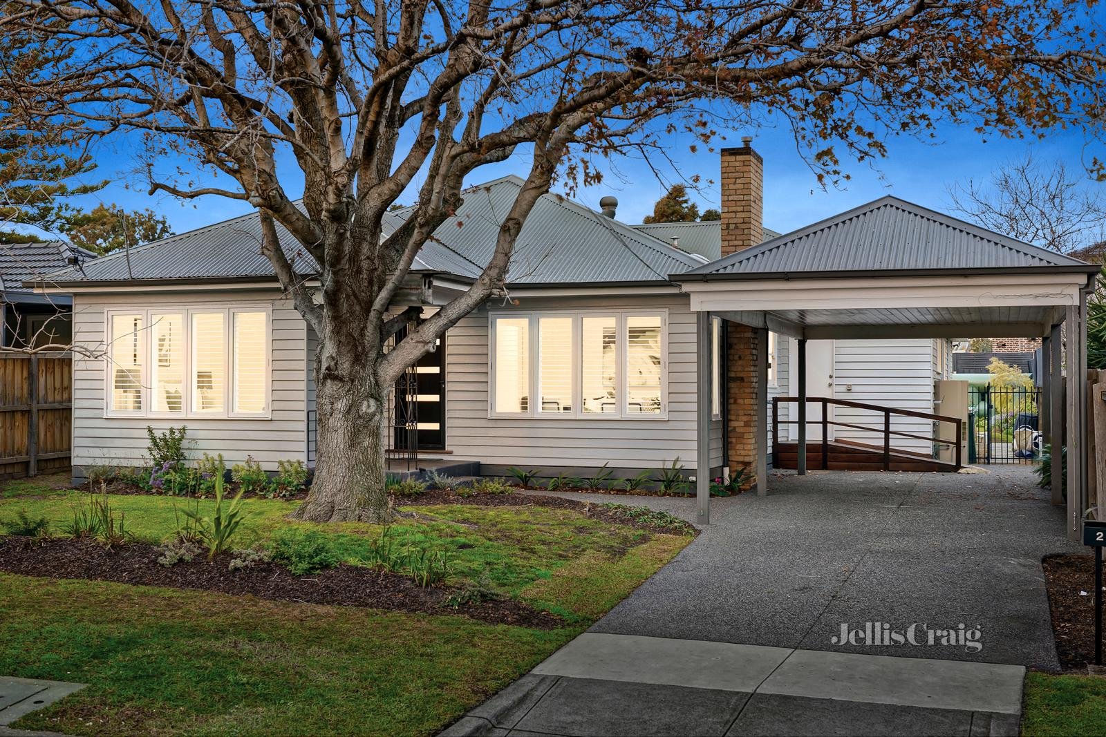 2 Rayern Court, Bentleigh East image 1