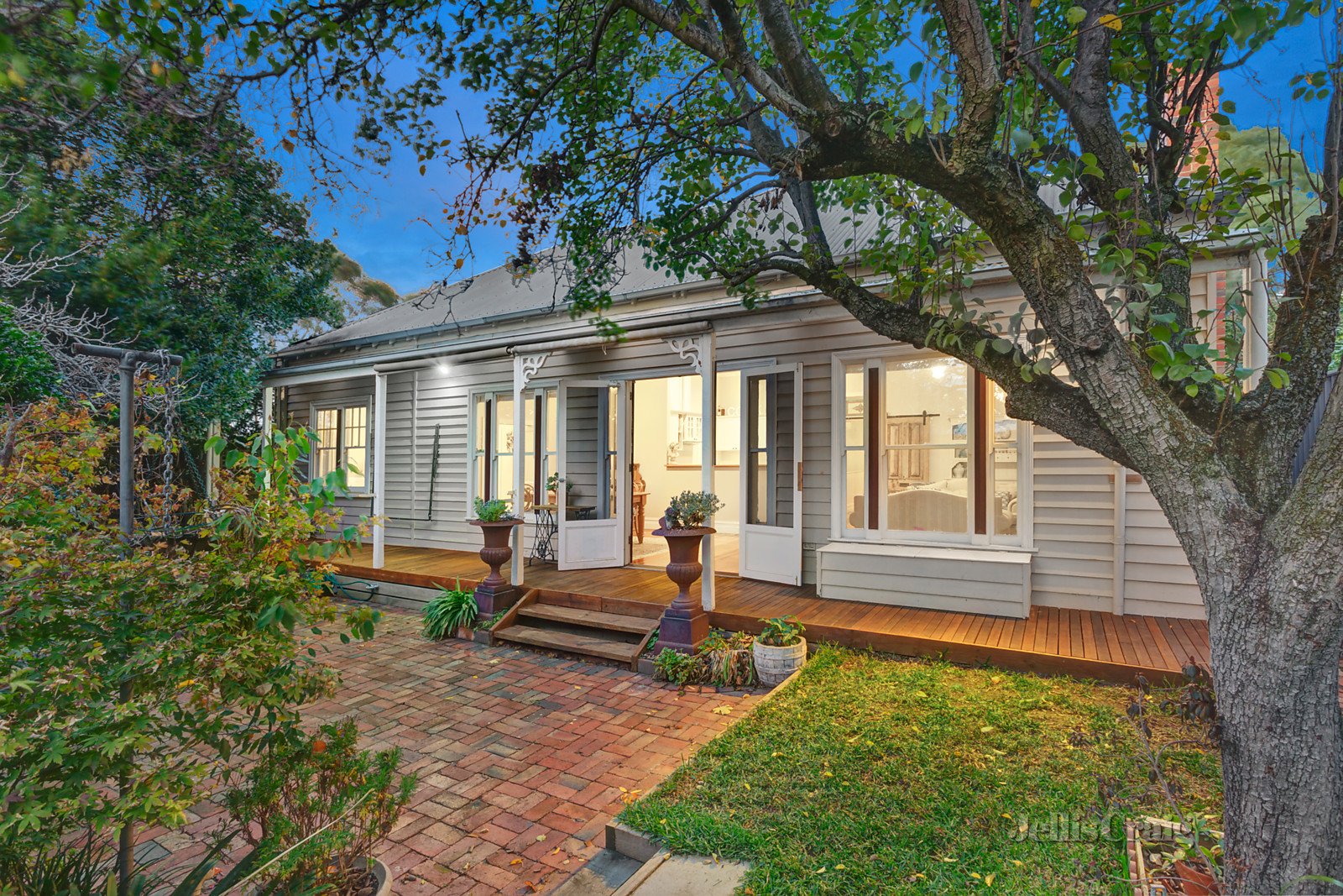 2 Redvers Street, Surrey Hills image 7