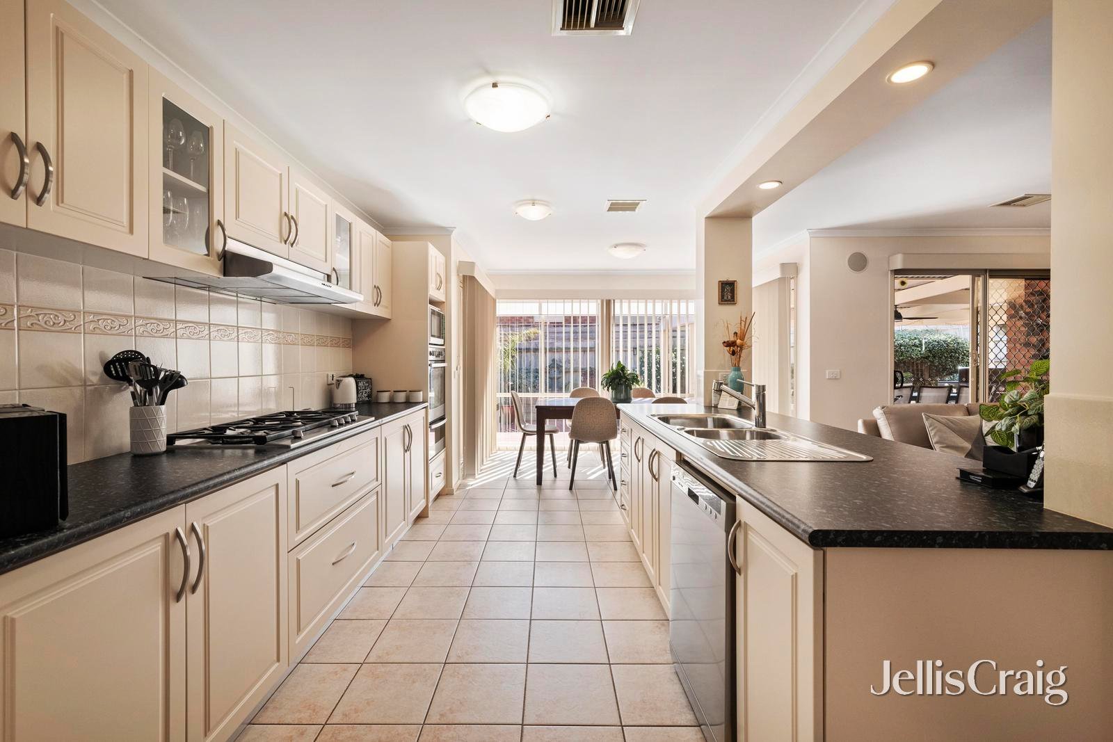 2 Regent Avenue, Mooroolbark image 3