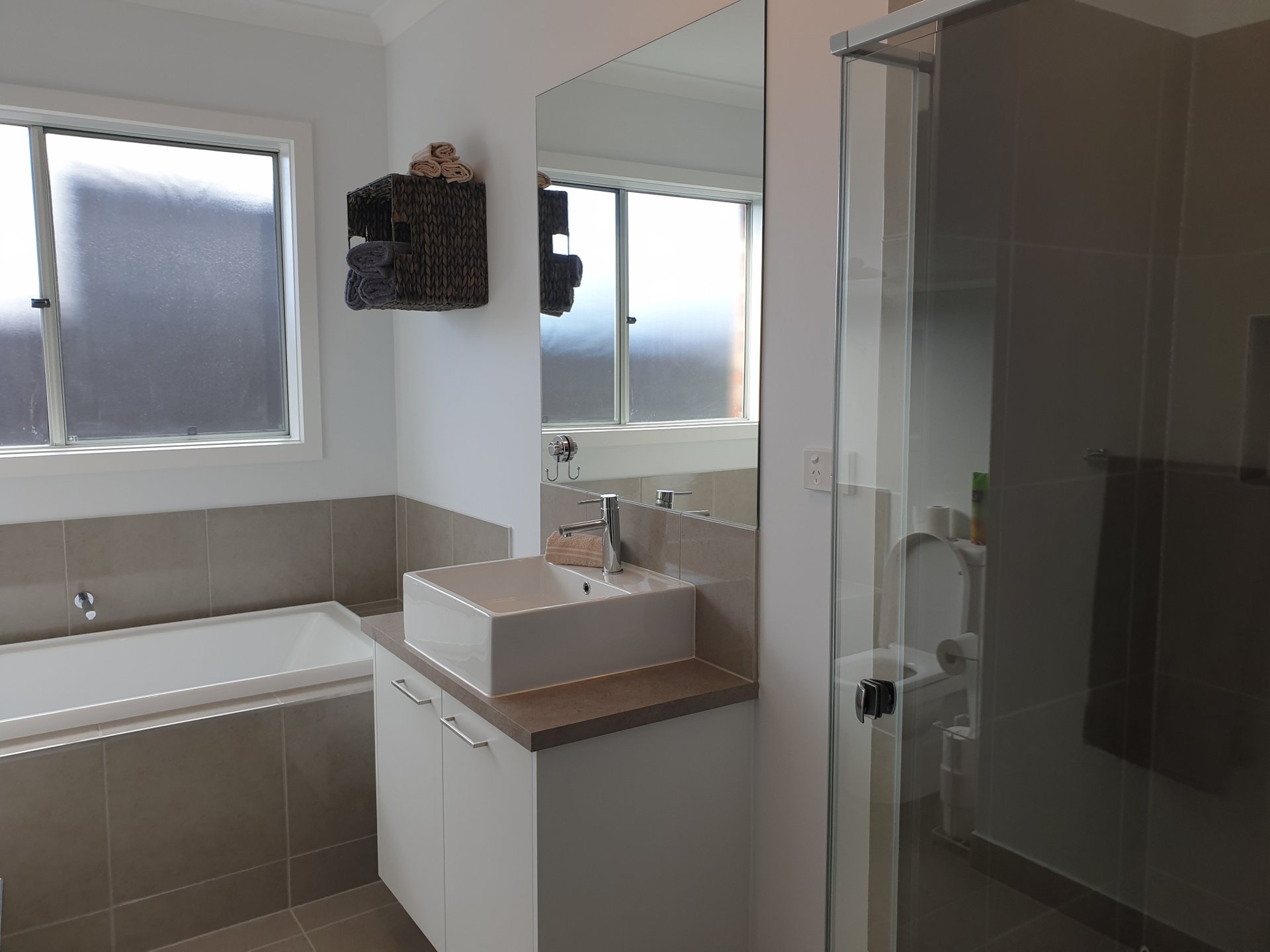 2 Rennick Avenue, Kyneton image 4