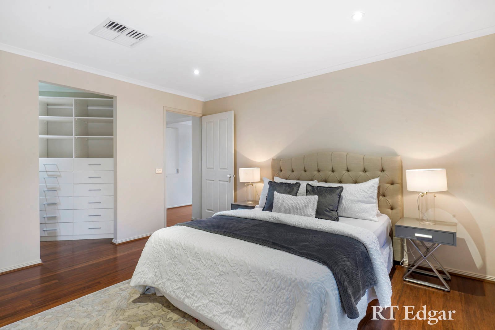 Property Gallery Thumbnail 9
