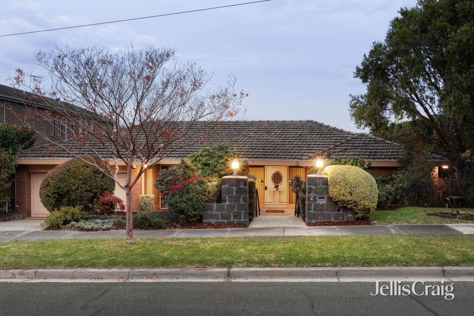 2 Rimington Avenue, Kew image 1