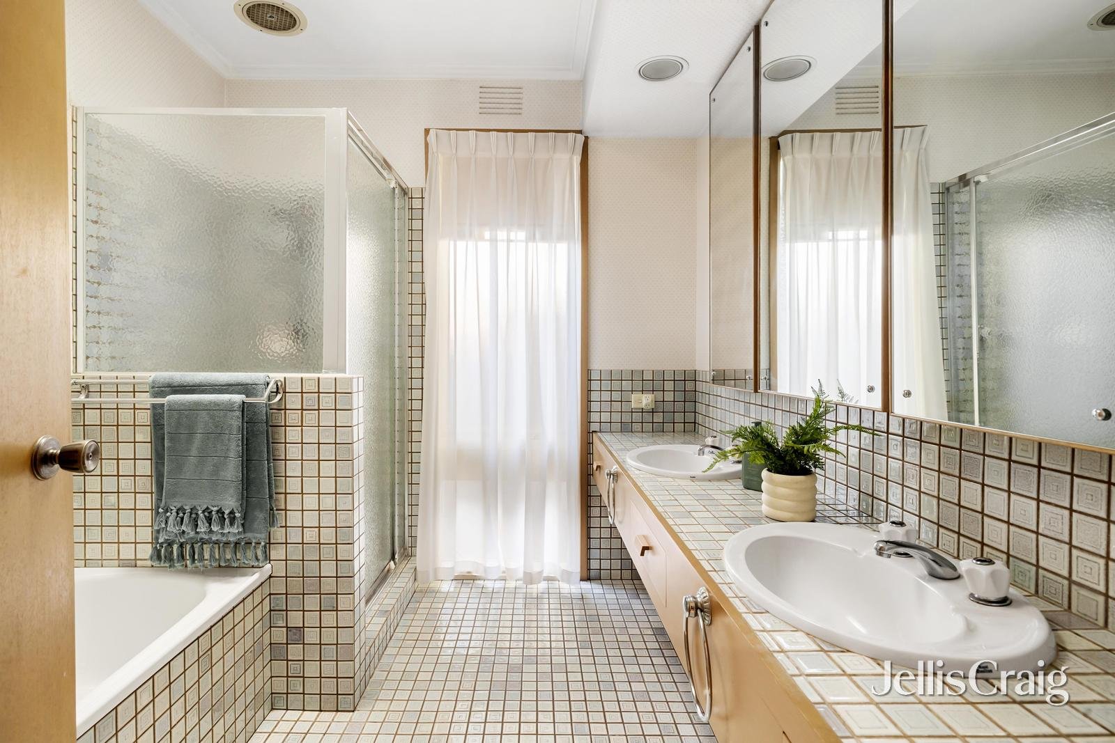 2 Rimington Avenue, Kew image 10