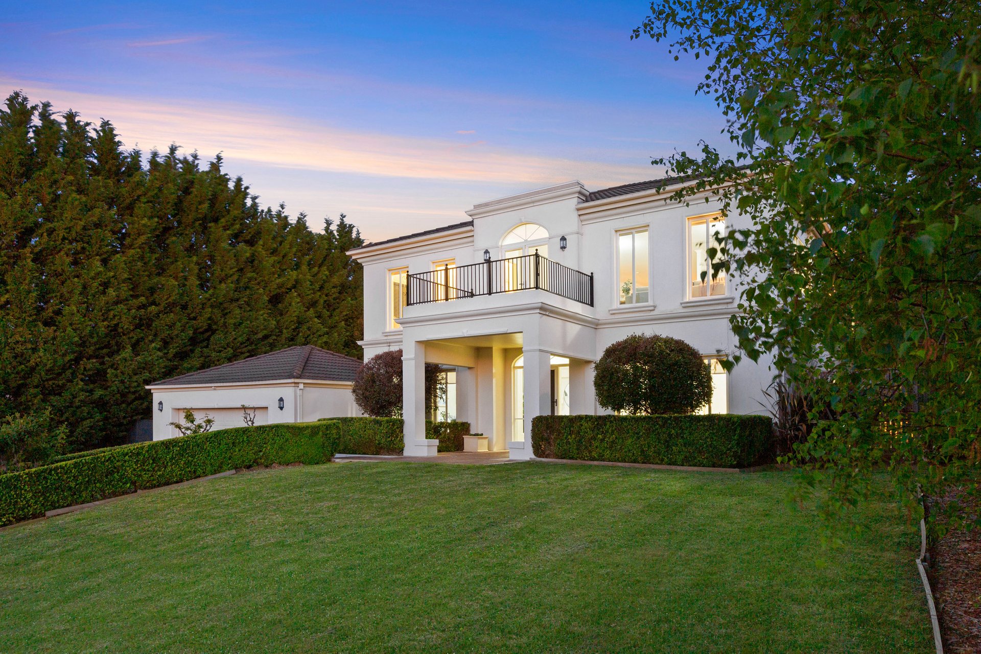 2 Rock Lodge Court