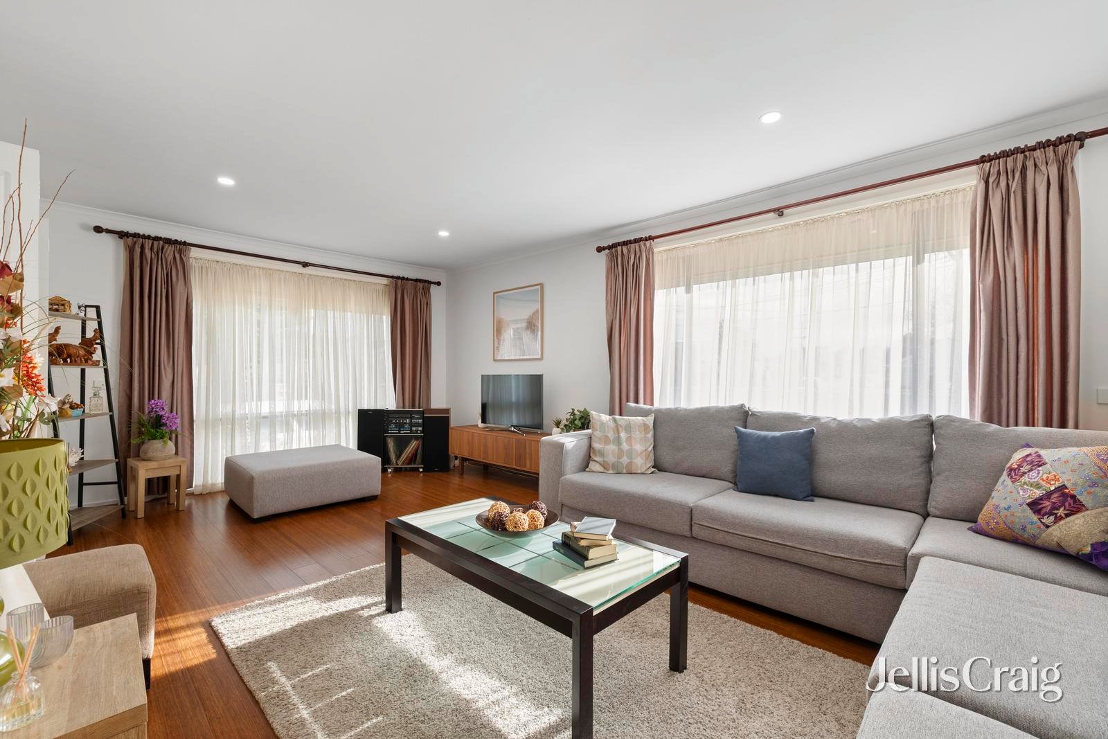 2 Rogers Road, Bentleigh image 2