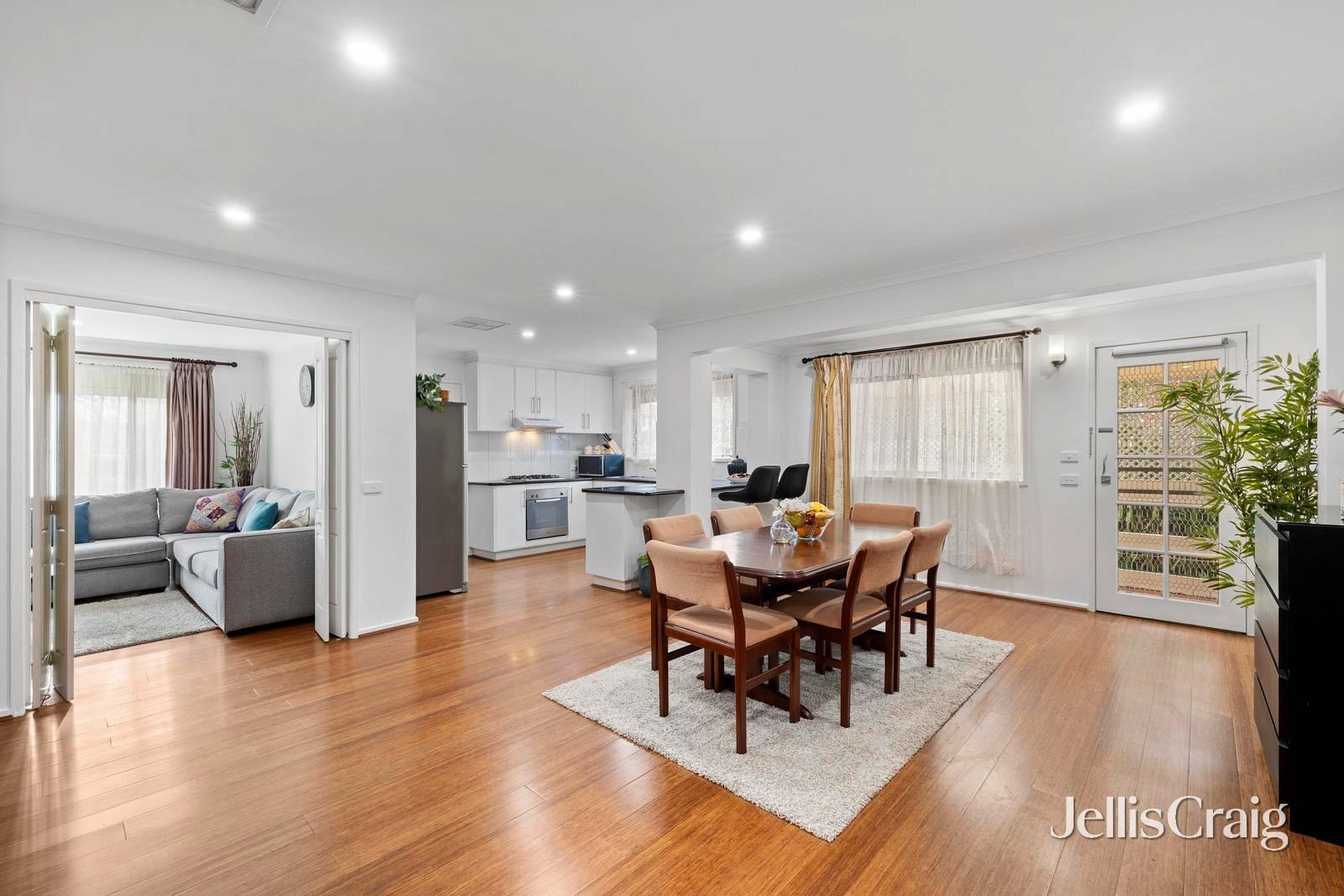 2 Rogers Road, Bentleigh image 5
