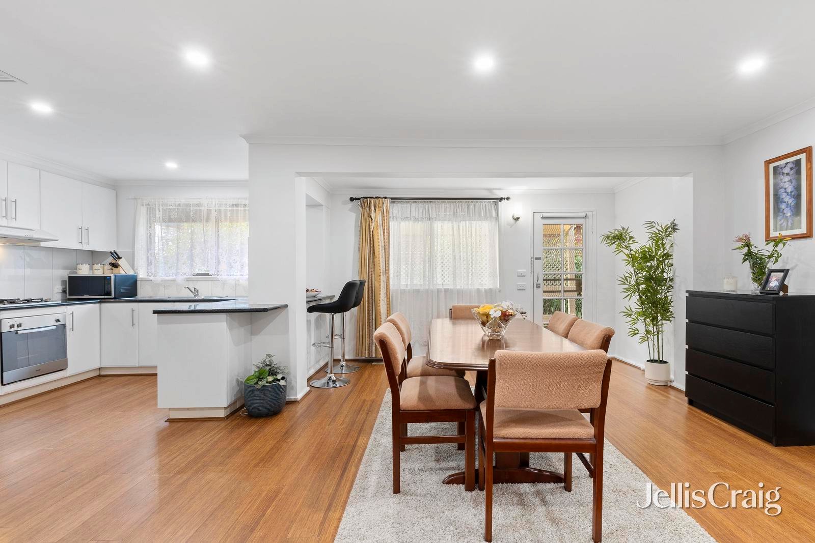 2 Rogers Road, Bentleigh image 6