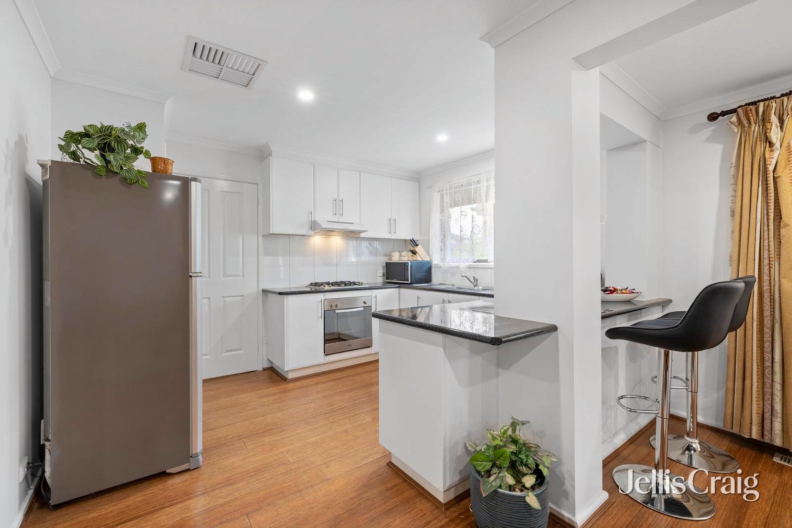 2 Rogers Road, Bentleigh image 8