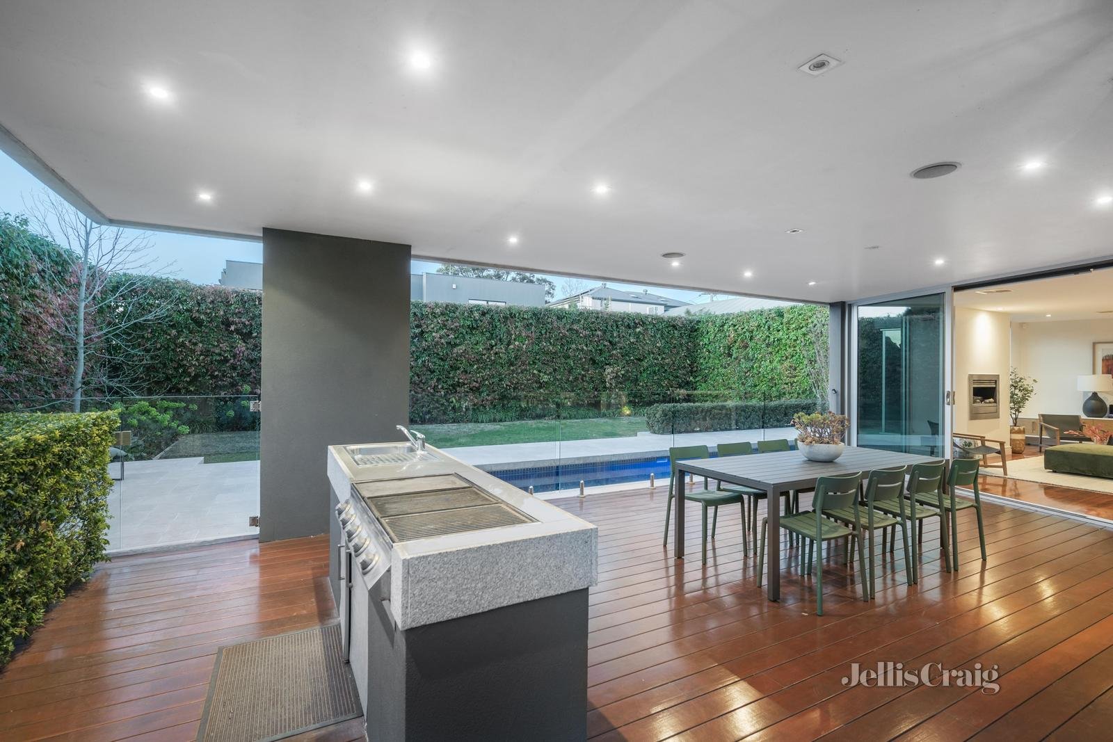 2 Russell Street, Surrey Hills image 15