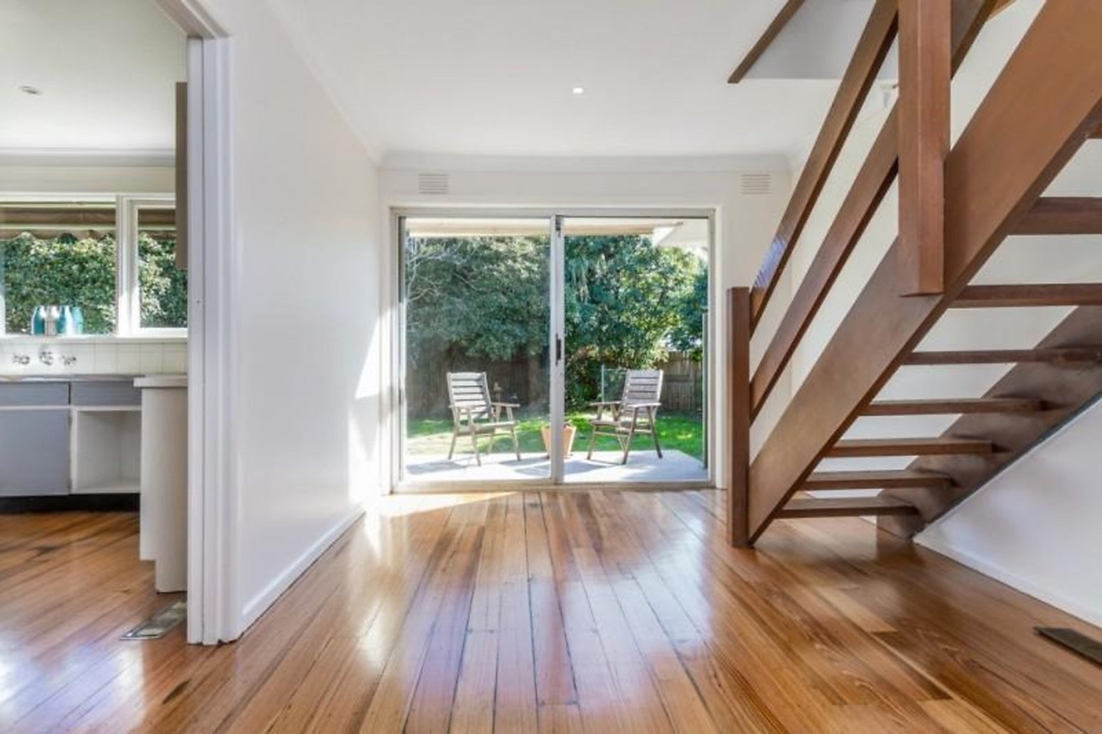 2 Severn Court, Mount Waverley image 6