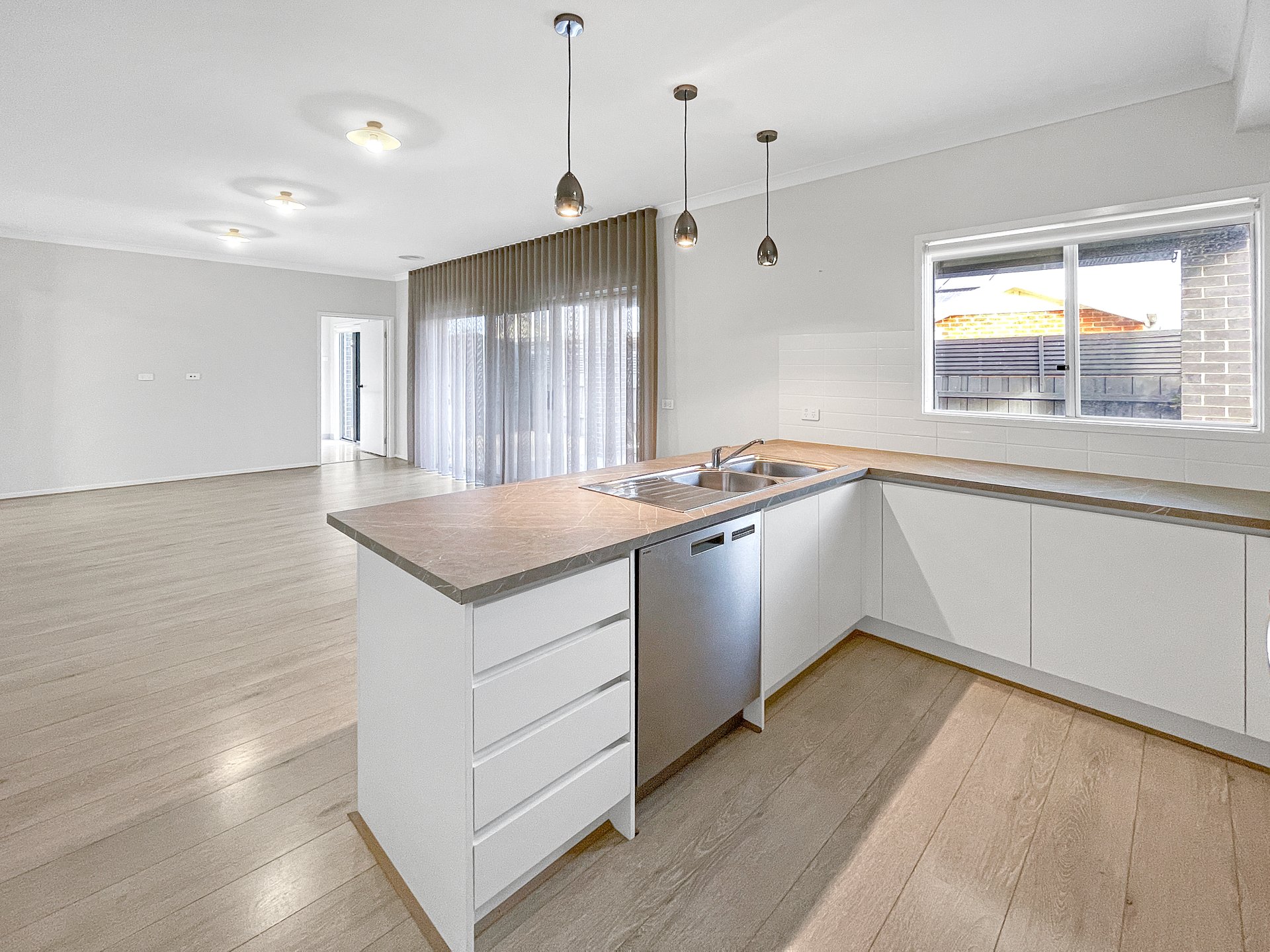 2 Shortland Way, Leopold image 3