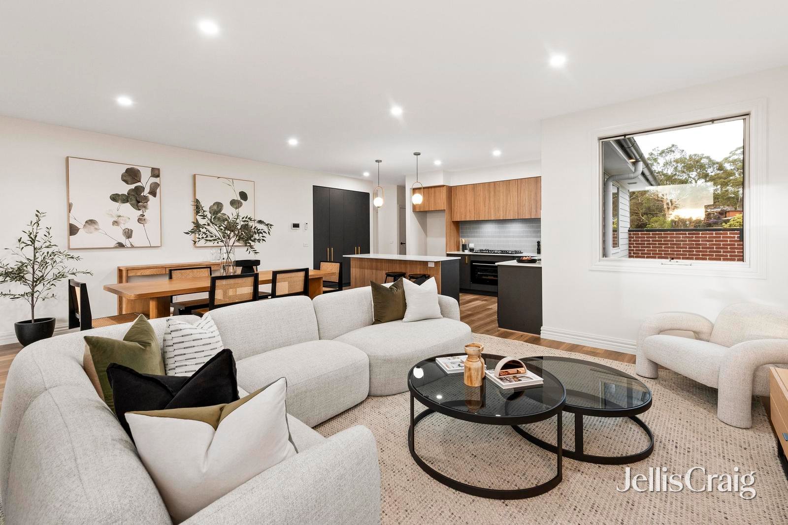 2 Silver Leaf Court, Seville image 3