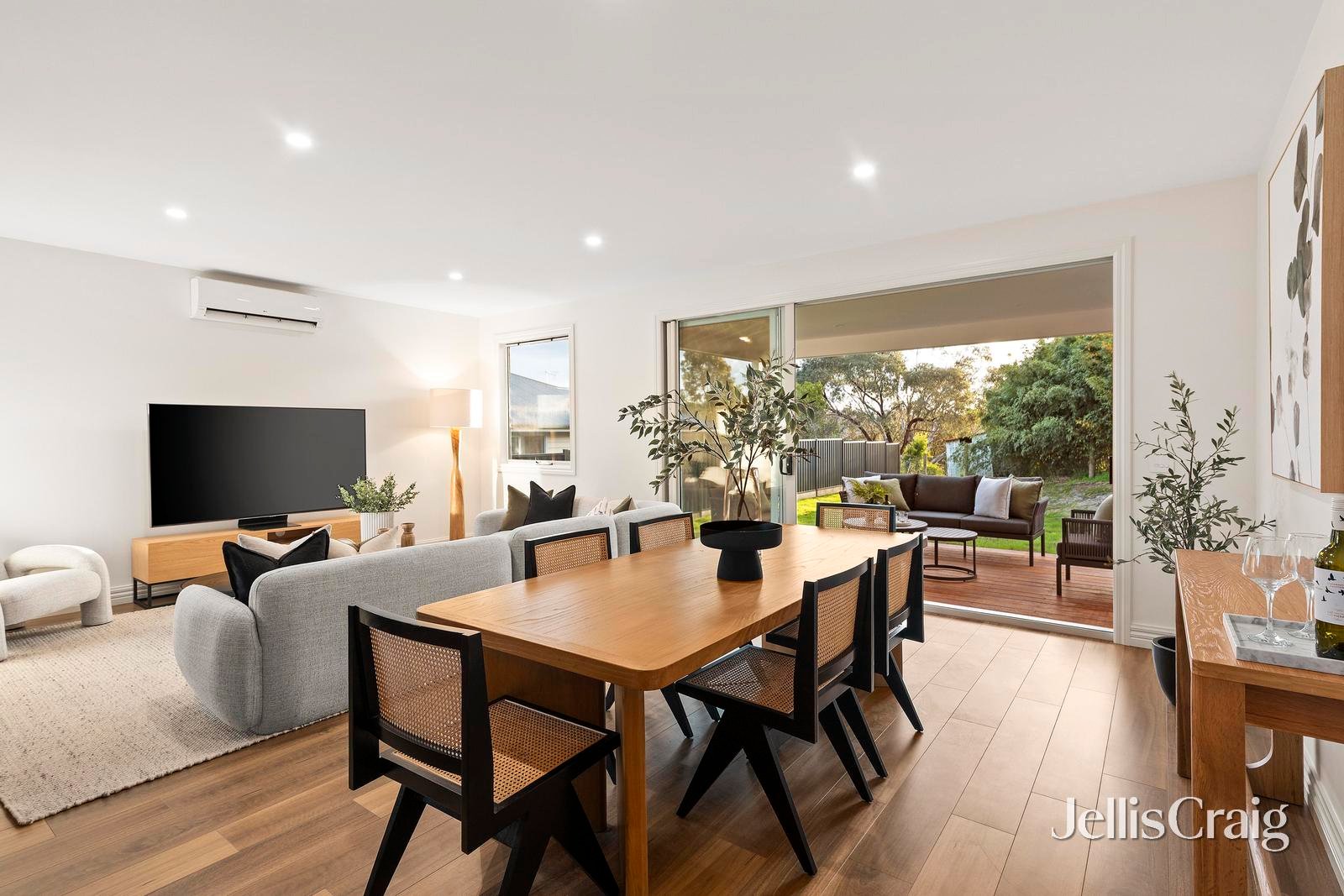 2 Silver Leaf Court, Seville image 5