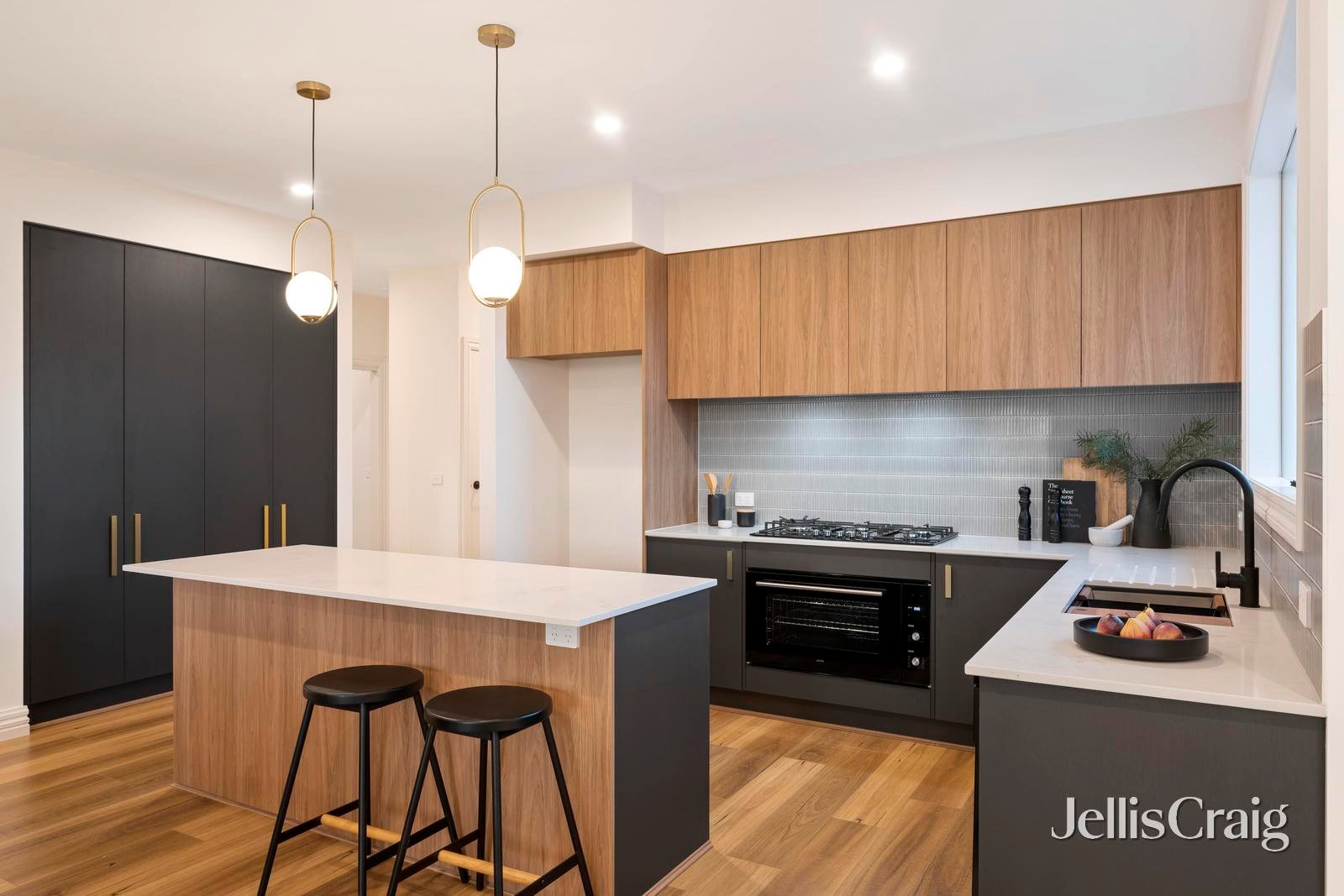 2 Silver Leaf Court, Seville image 8