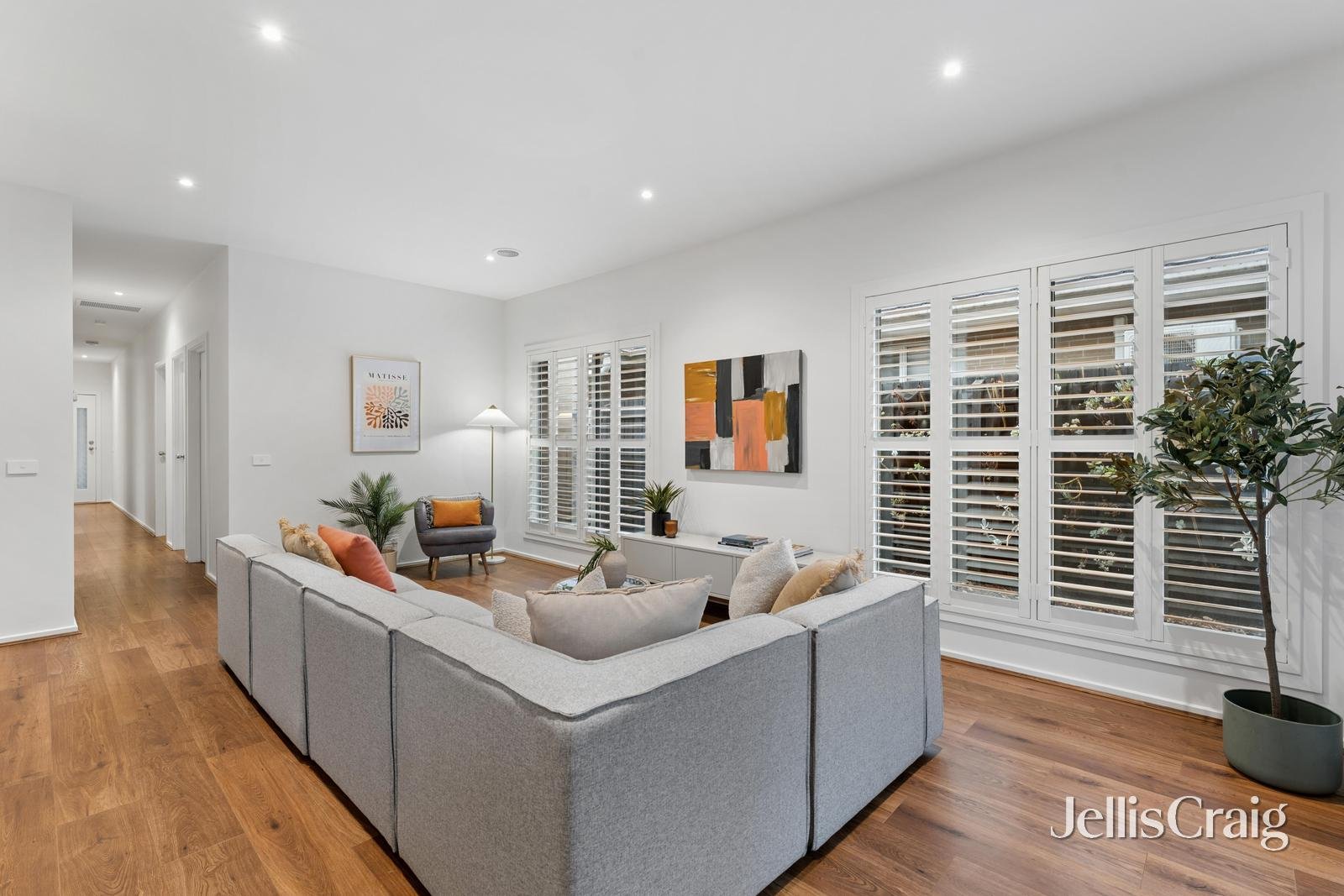 2 Silvergrass Court, Croydon image 4