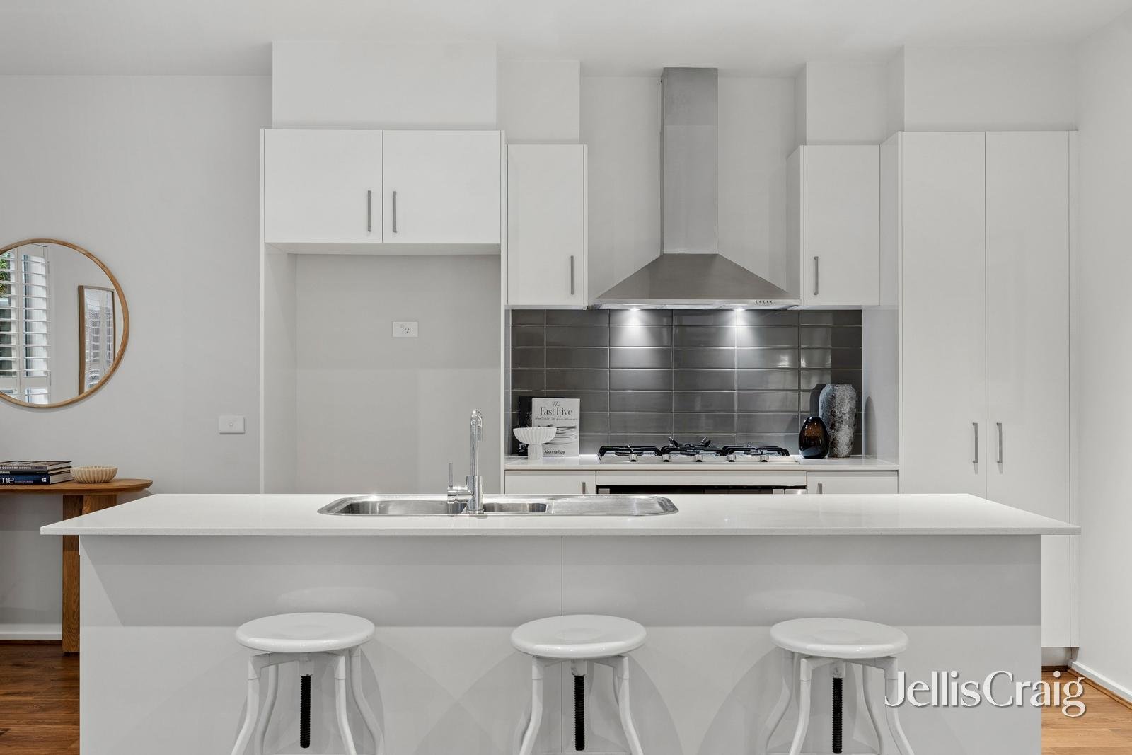 2 Silvergrass Court, Croydon image 6