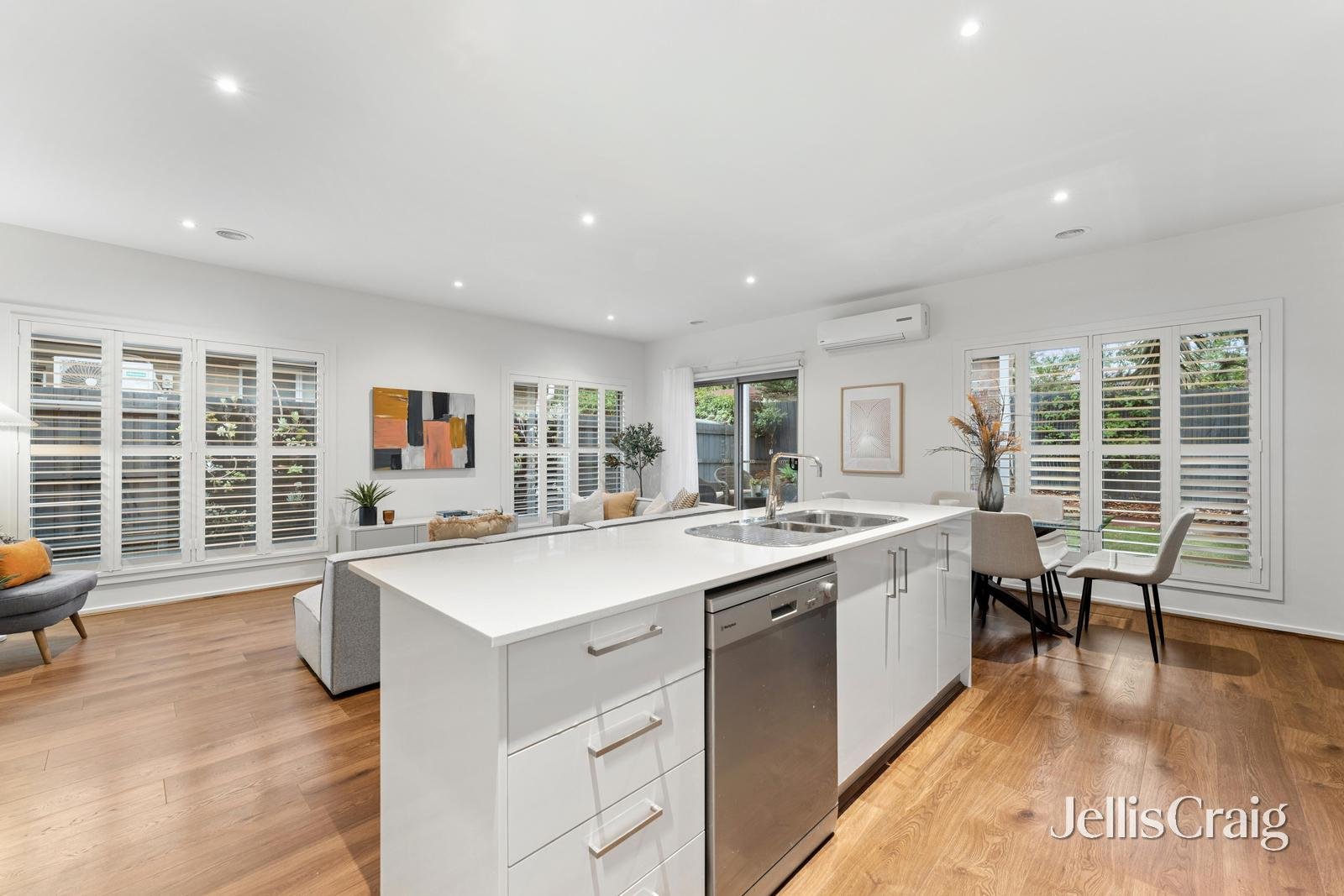 2 Silvergrass Court, Croydon image 7