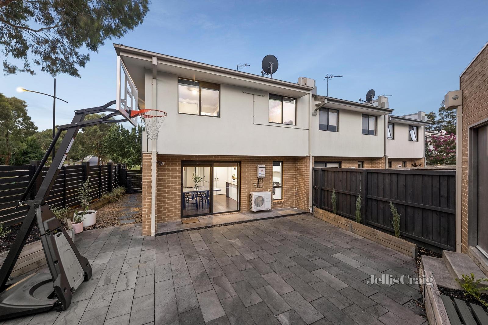 2 Spriggs Drive, Croydon image 11