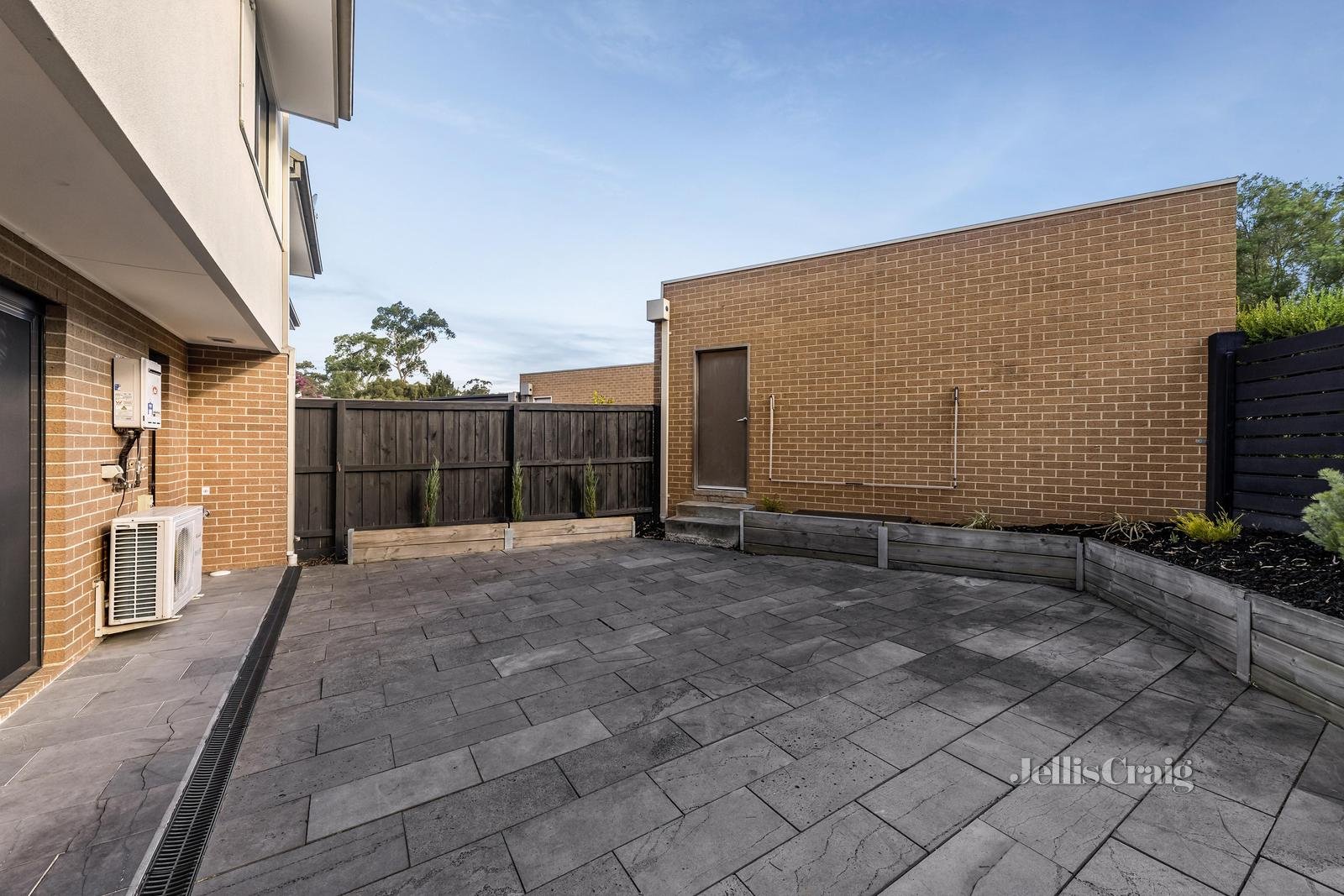 2 Spriggs Drive, Croydon image 12