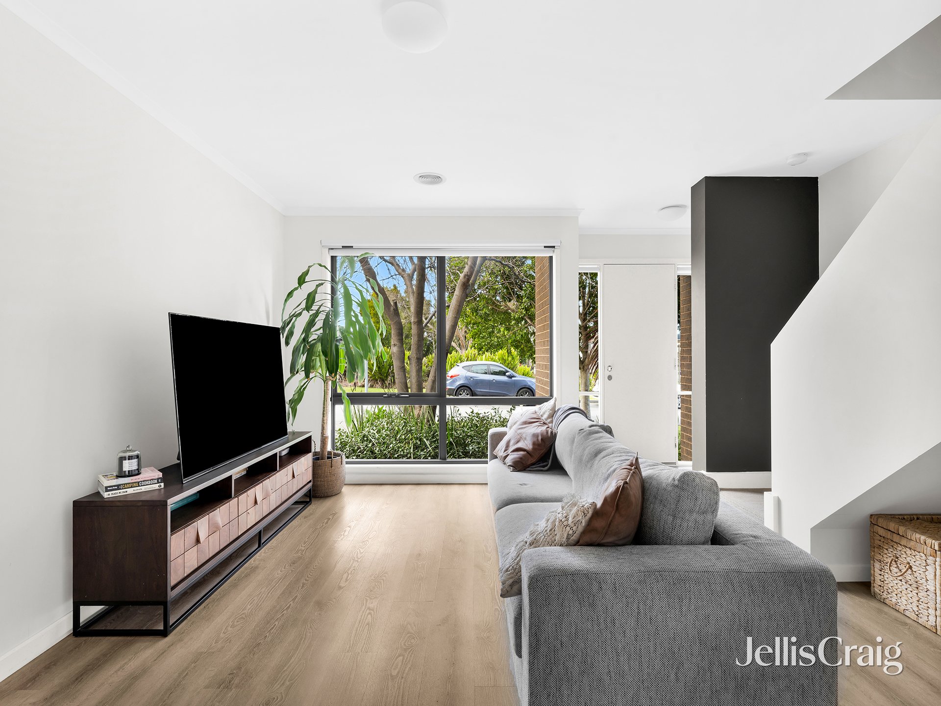 2 St James Park Drive, Mulgrave image 2