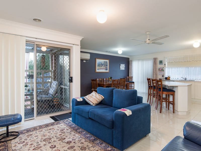 2 St James Park Rise, Mooroolbark image 5