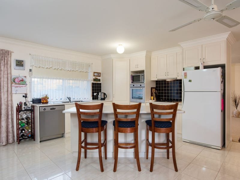 2 St James Park Rise, Mooroolbark image 8