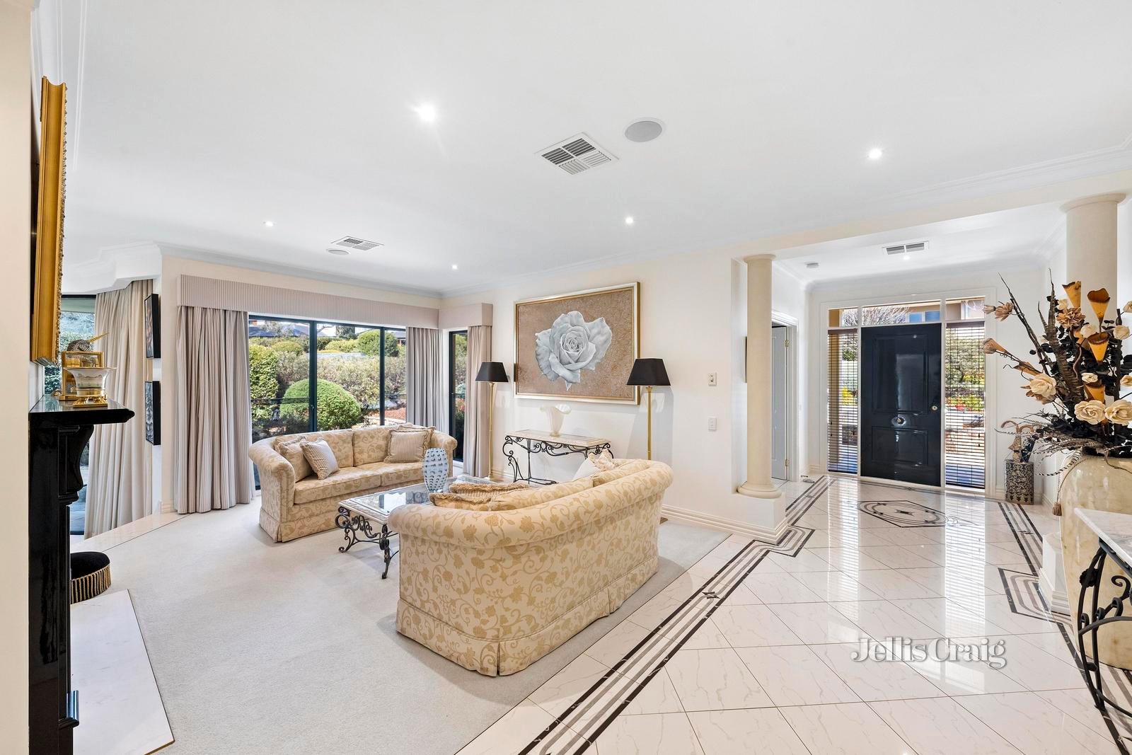 2 St John Circle, Chirnside Park image 5