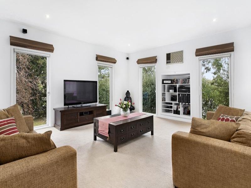 2 Strabane Avenue, Mont Albert North image 2