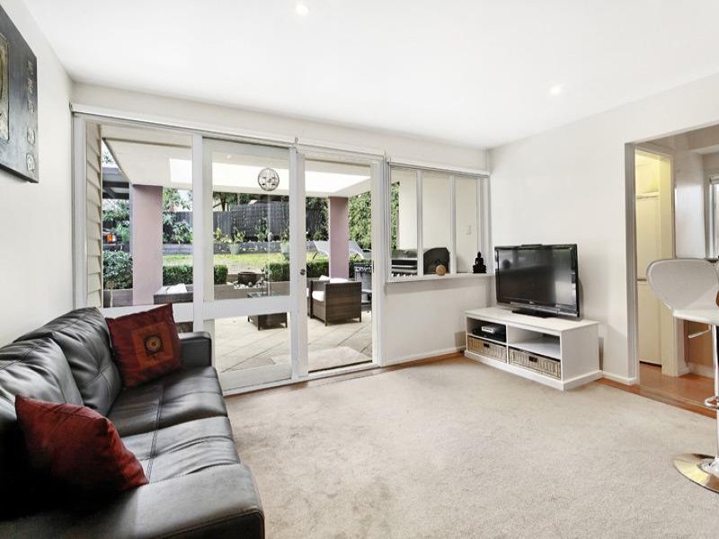 2 Strabane Avenue, Mont Albert North image 4