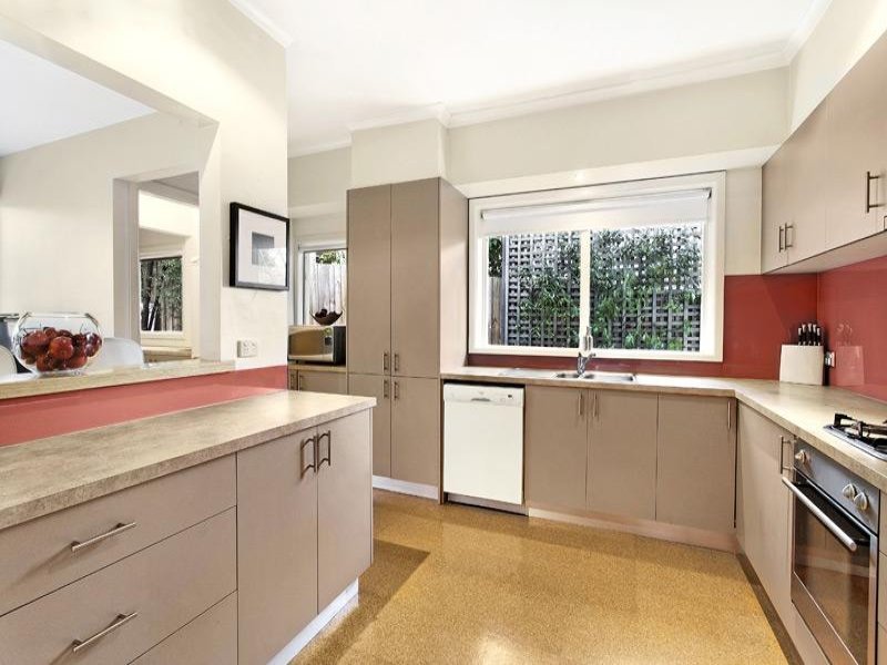 2 Strabane Avenue, Mont Albert North image 5