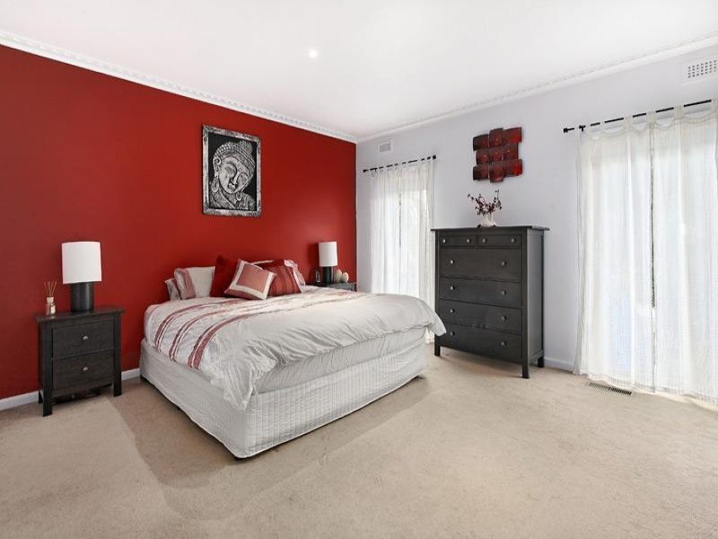 2 Strabane Avenue, Mont Albert North image 6