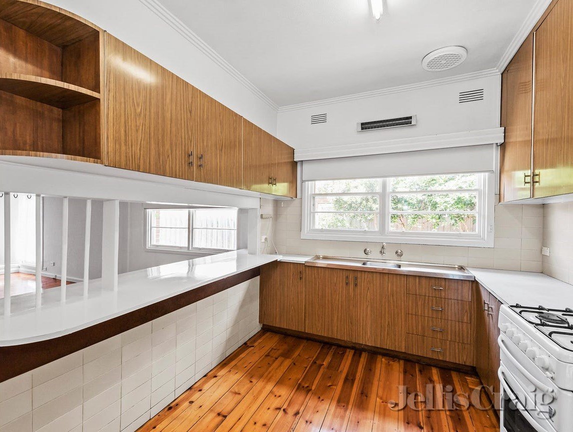 2 Strathearn Avenue, Murrumbeena image 2