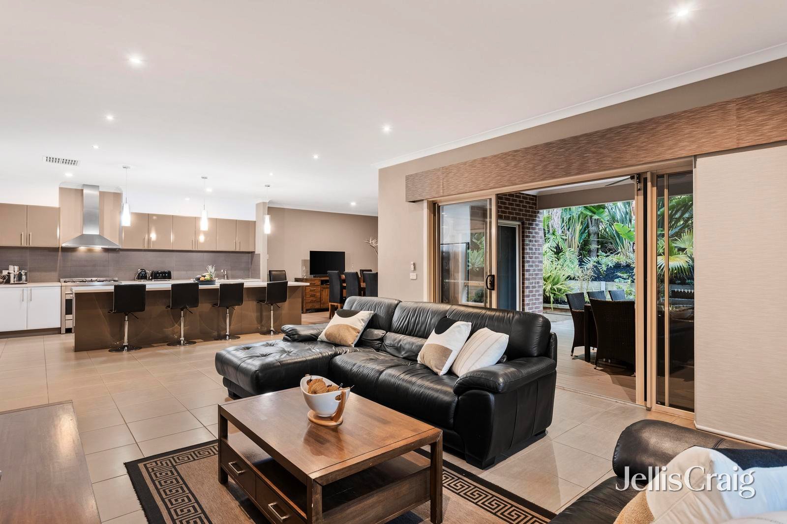 2 Streeton Lane, Doncaster East image 6