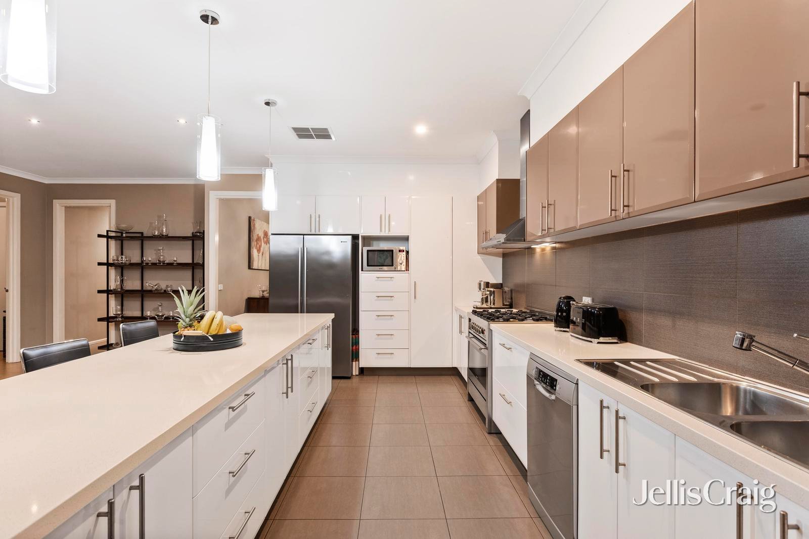 2 Streeton Lane, Doncaster East image 8