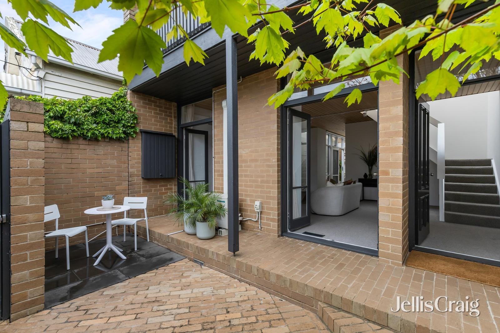 2 Sutton Grove, Richmond image 3