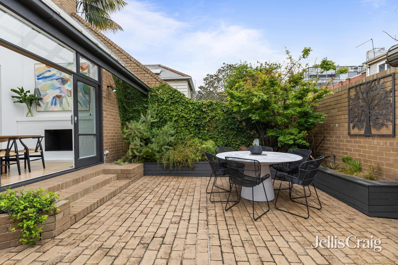 2 Sutton Grove, Richmond image 6