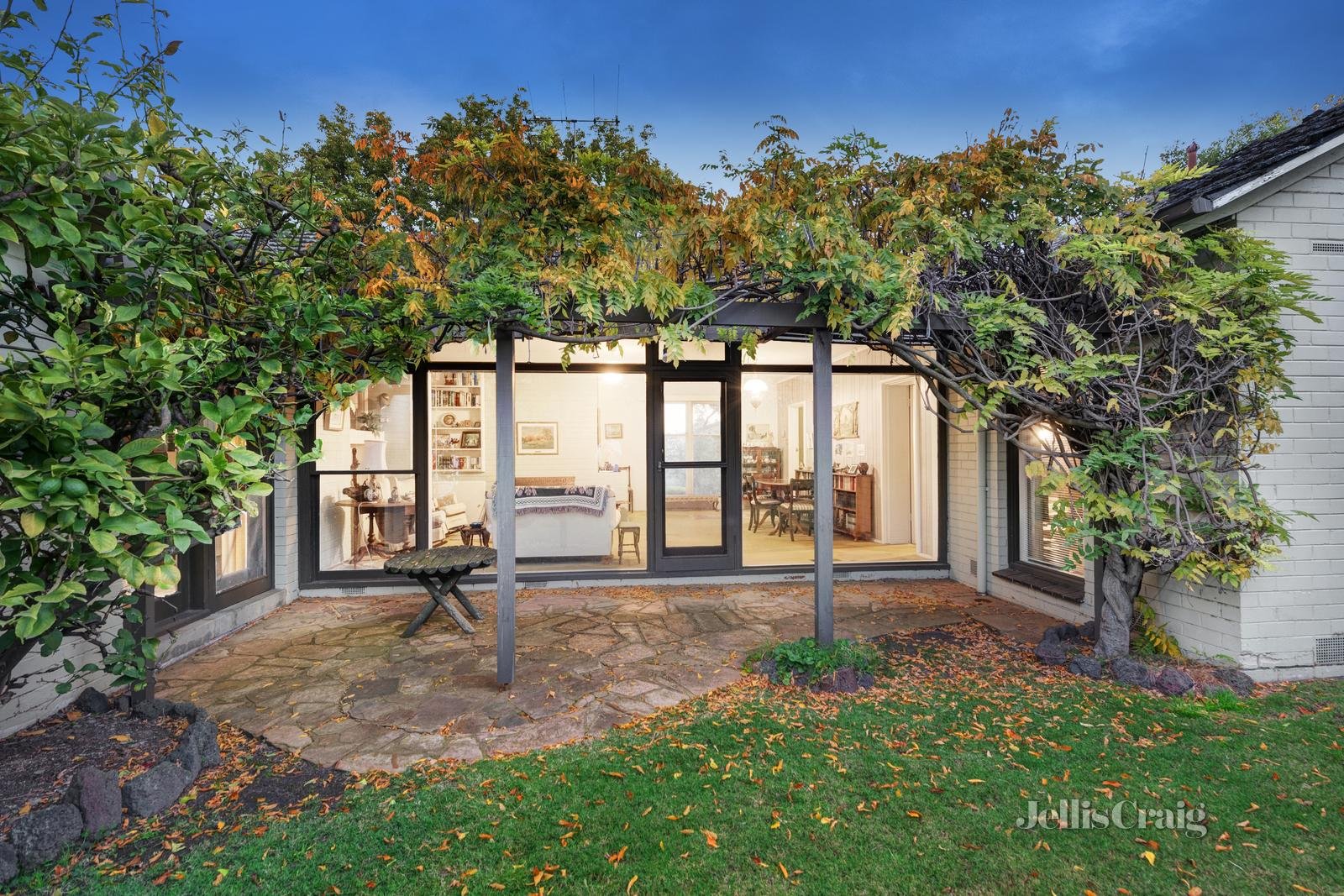 2 Swinton Avenue, Kew image 12