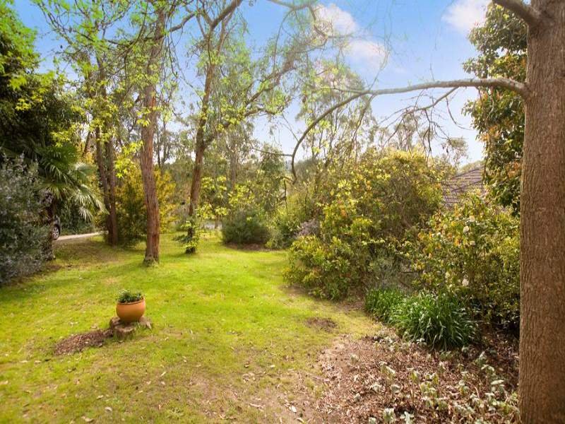 2 Tarrangower Avenue, Mitcham image 6