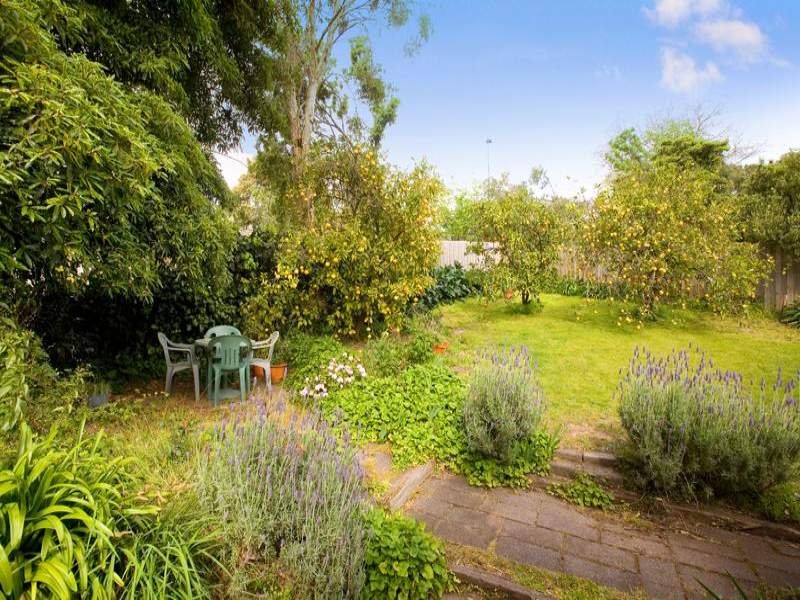 2 Tarrangower Avenue, Mitcham image 7