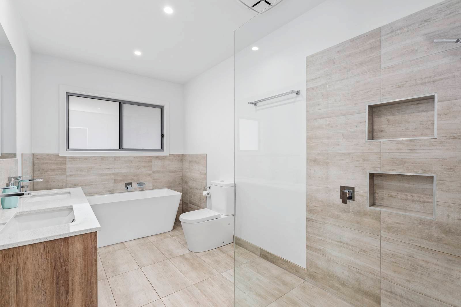 Property Gallery Thumbnail 9