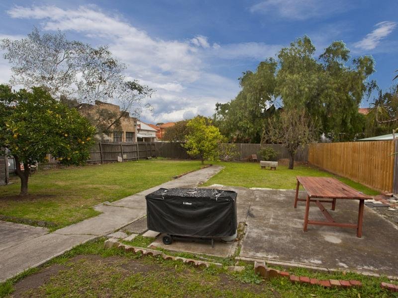 2 Thorn Street, Essendon image 3