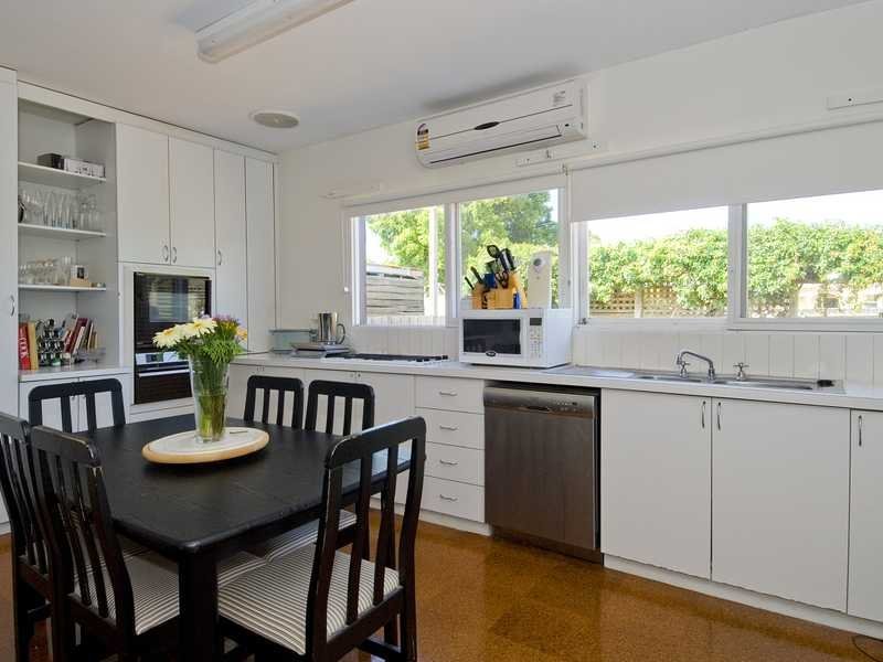 2 Thorne Street, East Geelong image 2