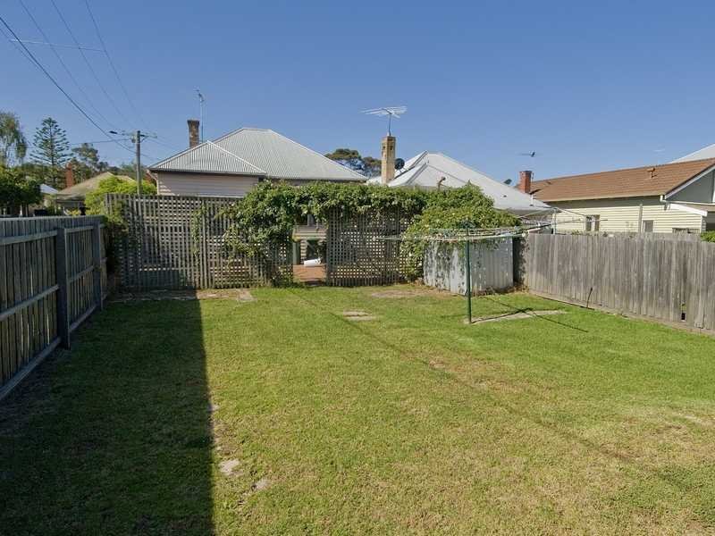 2 Thorne Street, East Geelong image 5