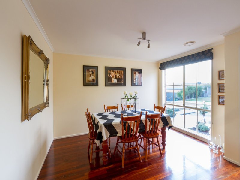 2 Tony Place, Mooroolbark image 8