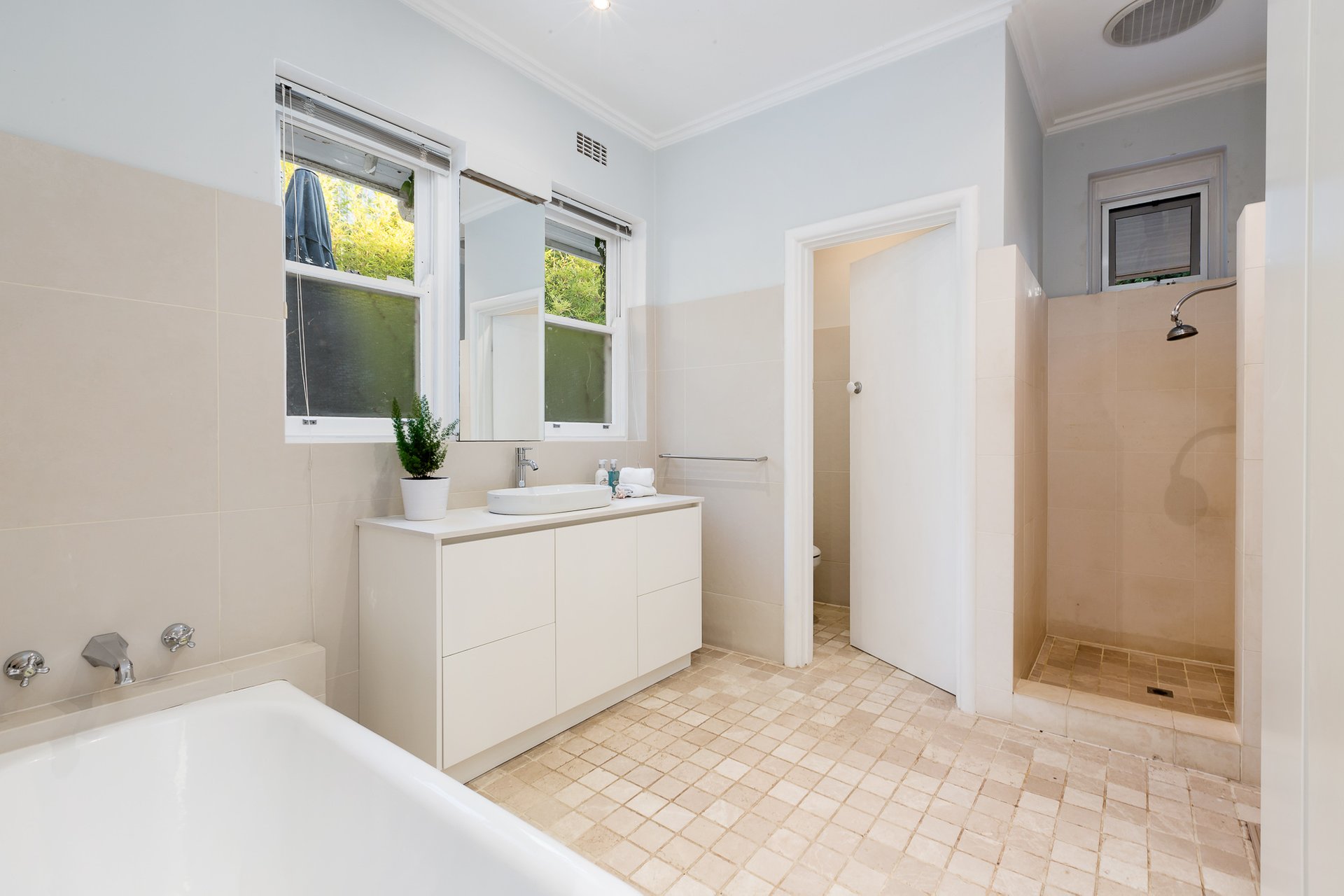 Property Gallery Thumbnail 4