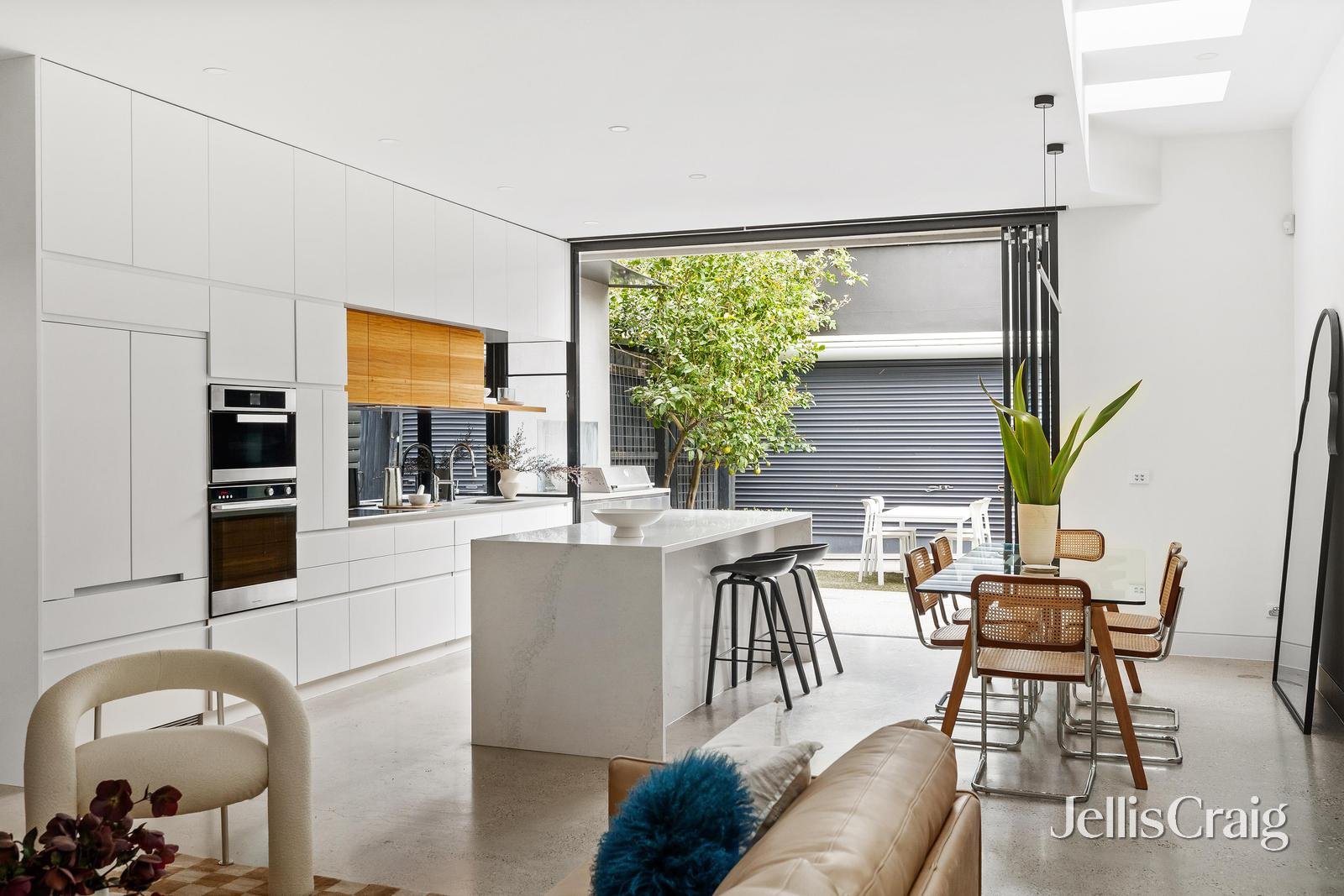 2 Trinian Street, Prahran image 3