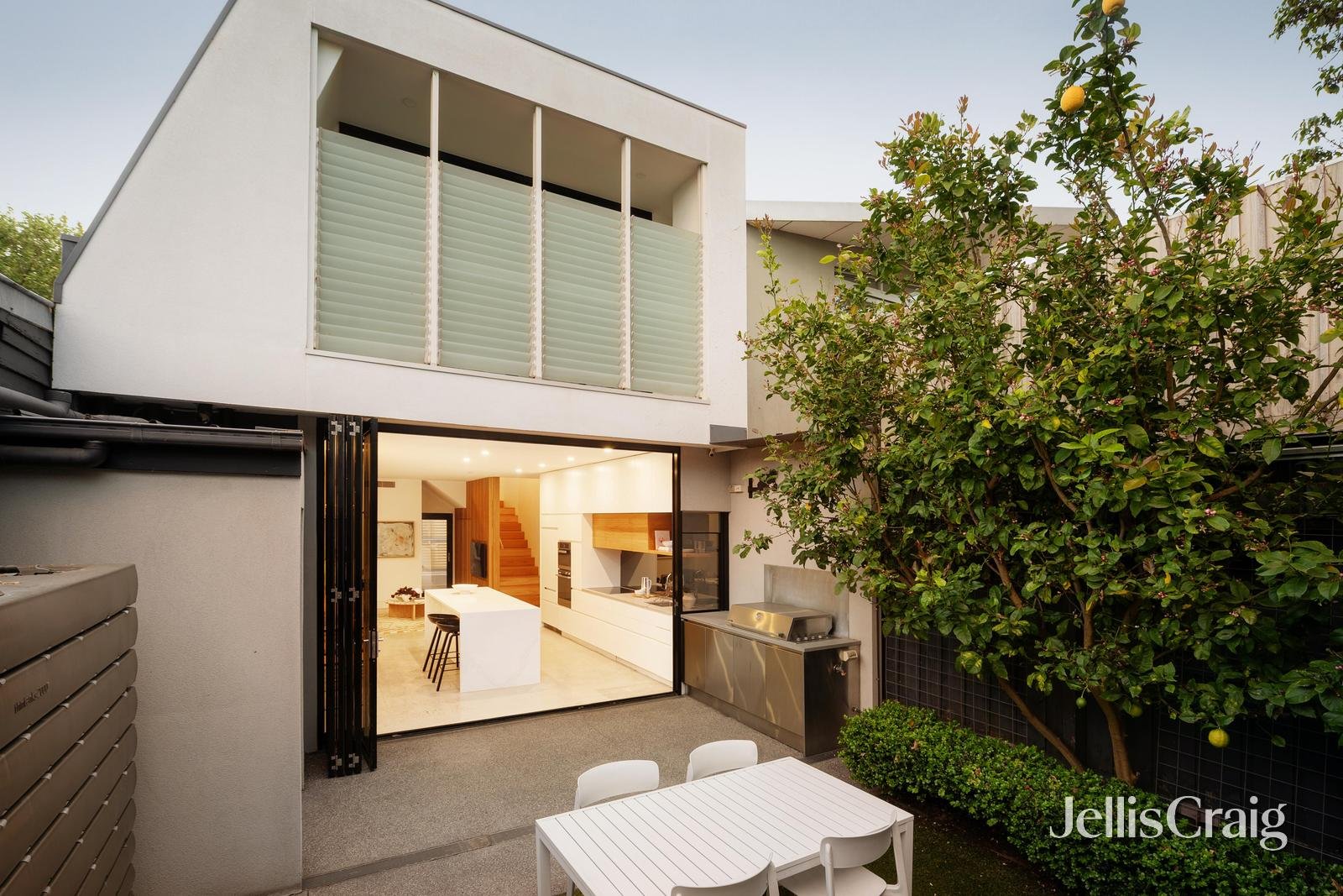 2 Trinian Street, Prahran image 6